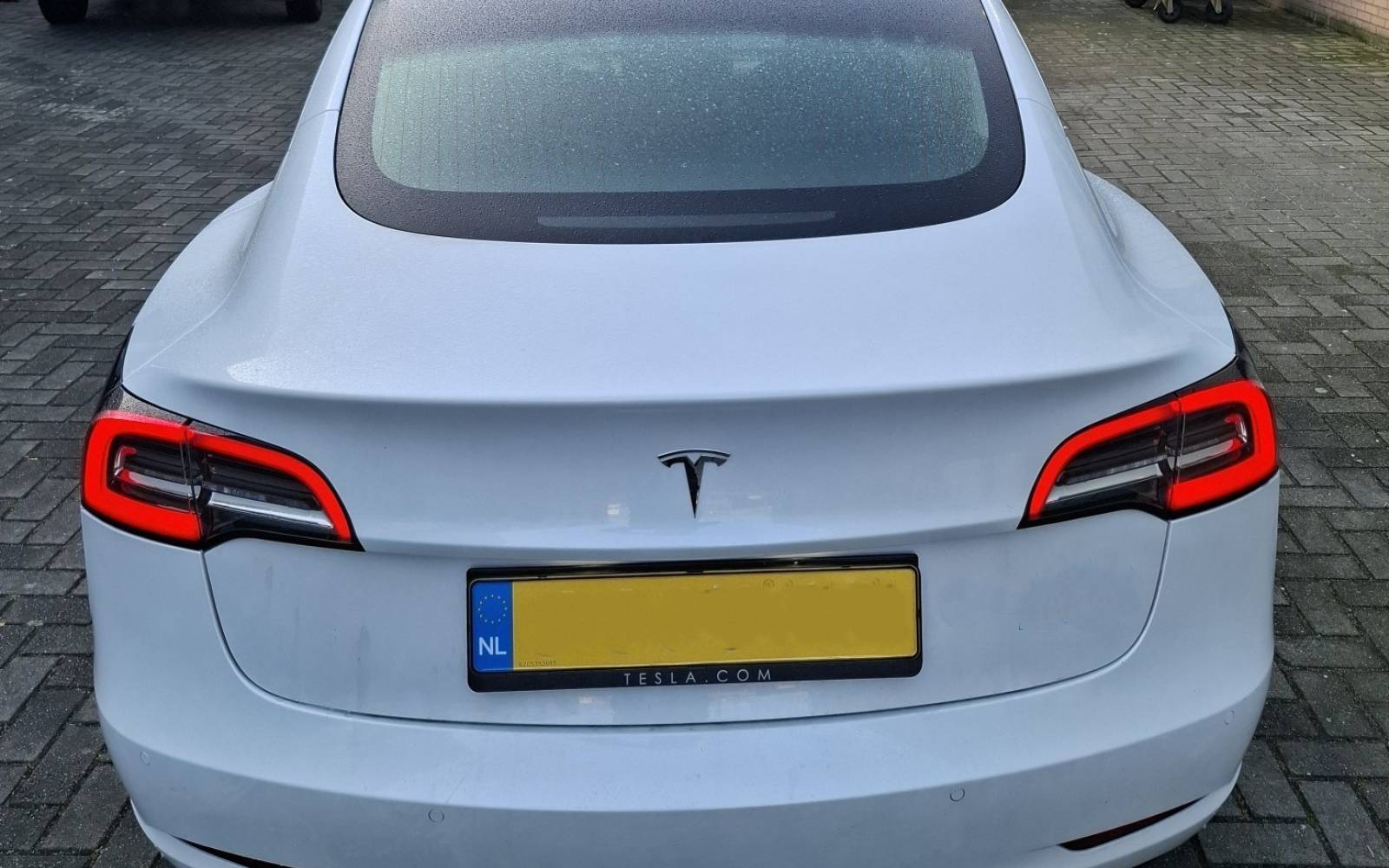 Auto achterzijde 2.jpg