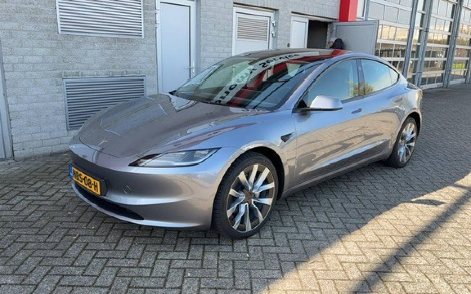 tesla1.jpg
