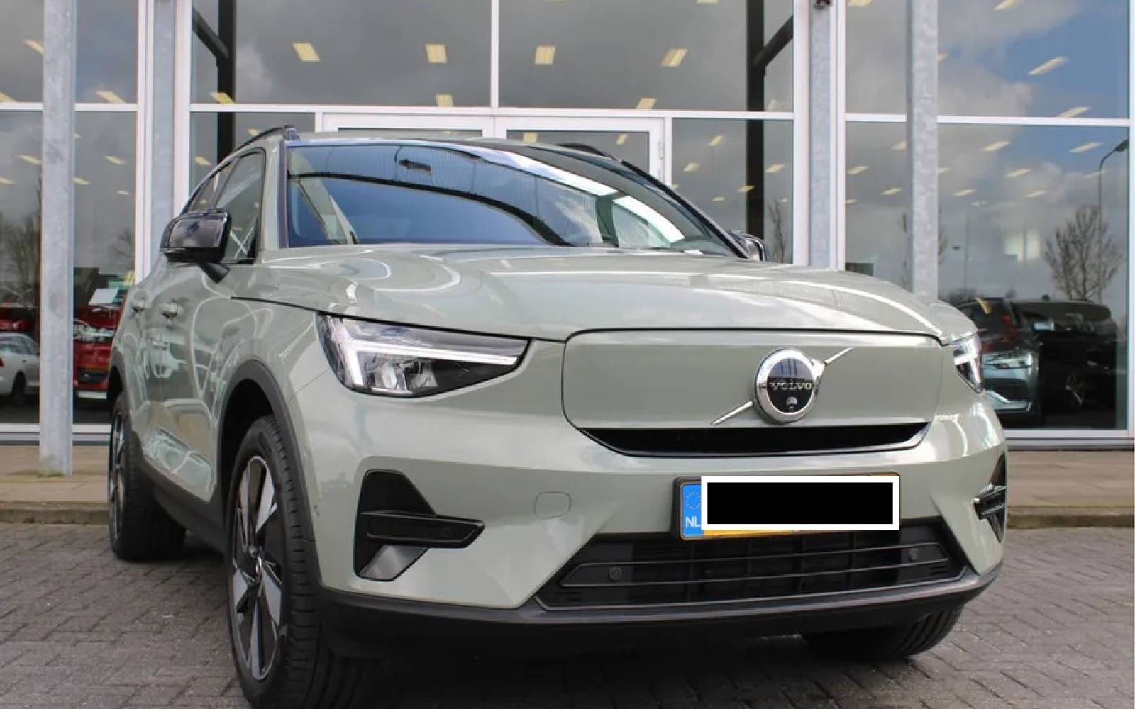 volvo ex40.jpg