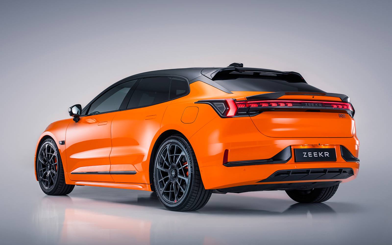 zeekr_001_sportedition_orange_3-4_rear.jpg