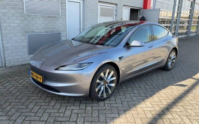 tesla1.jpg