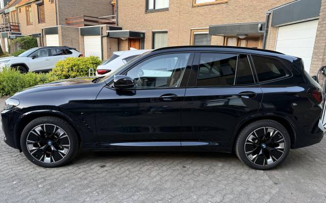 BMW iX3 T-084-KS.jpg