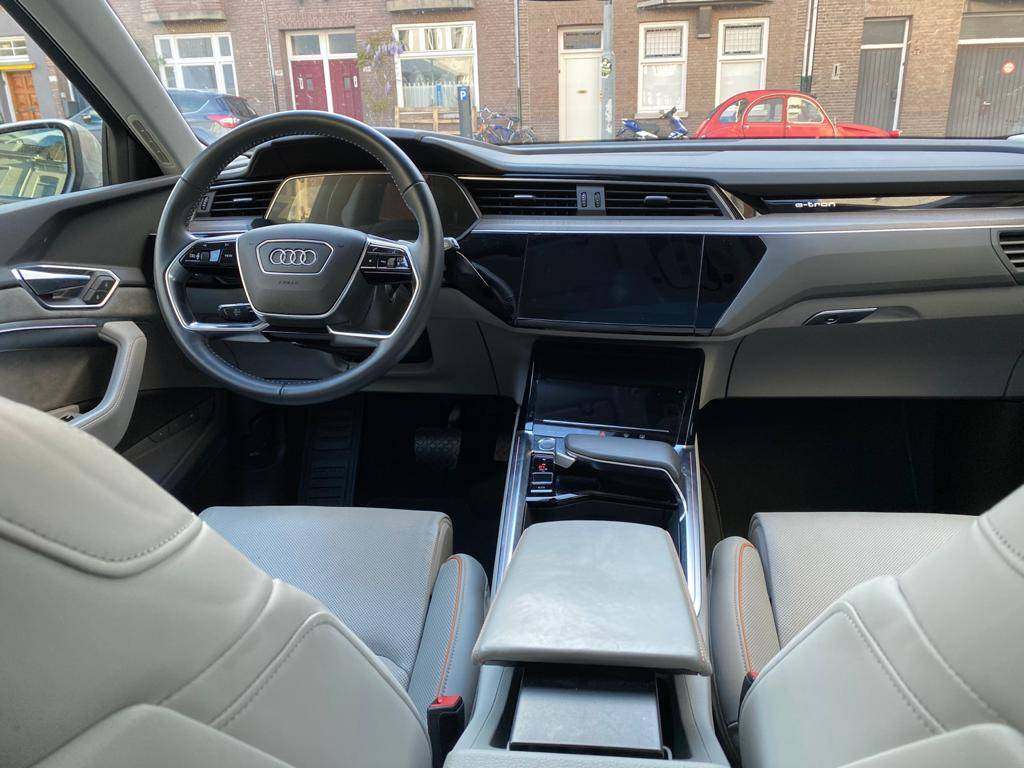 Audi e-tron 5.jpg