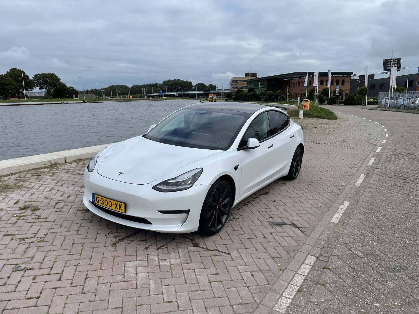 schuin voor tesla 