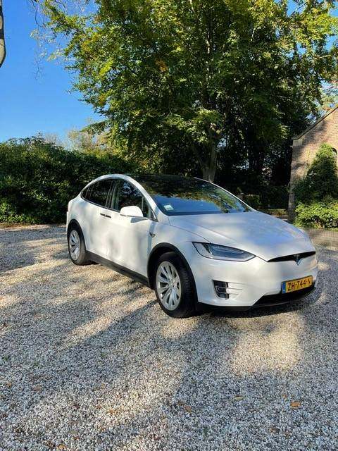 Tesla X 3