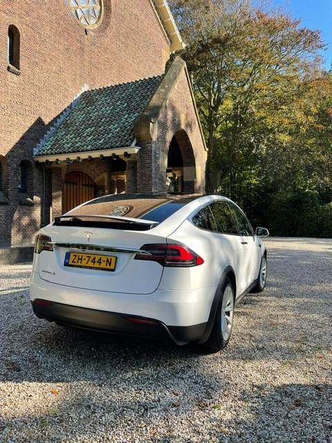 Tesla X 4