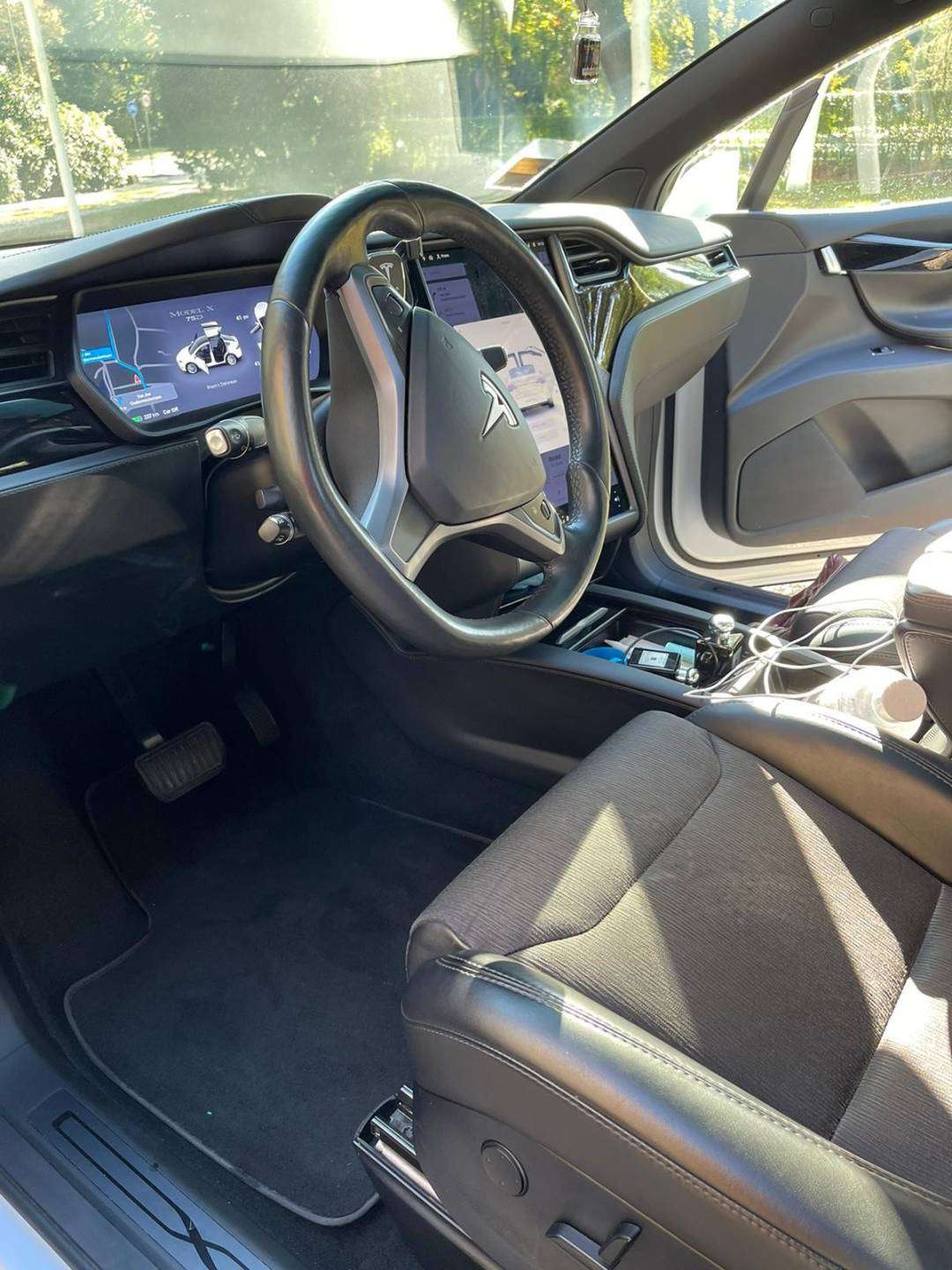 Tesla X 6
