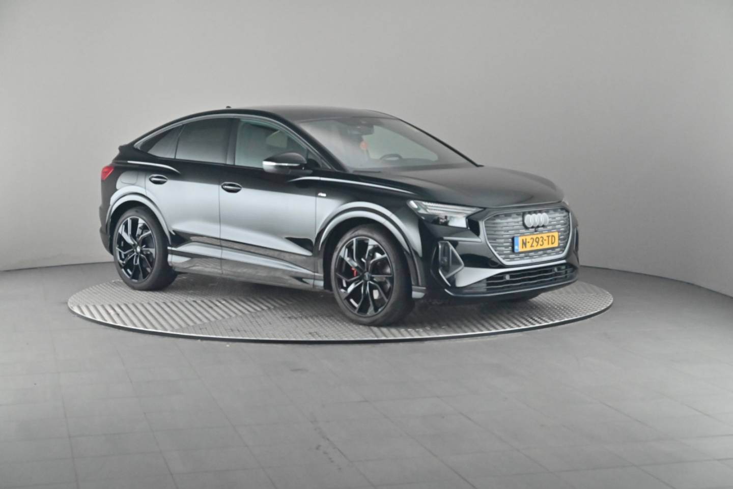 Q4 etron 1