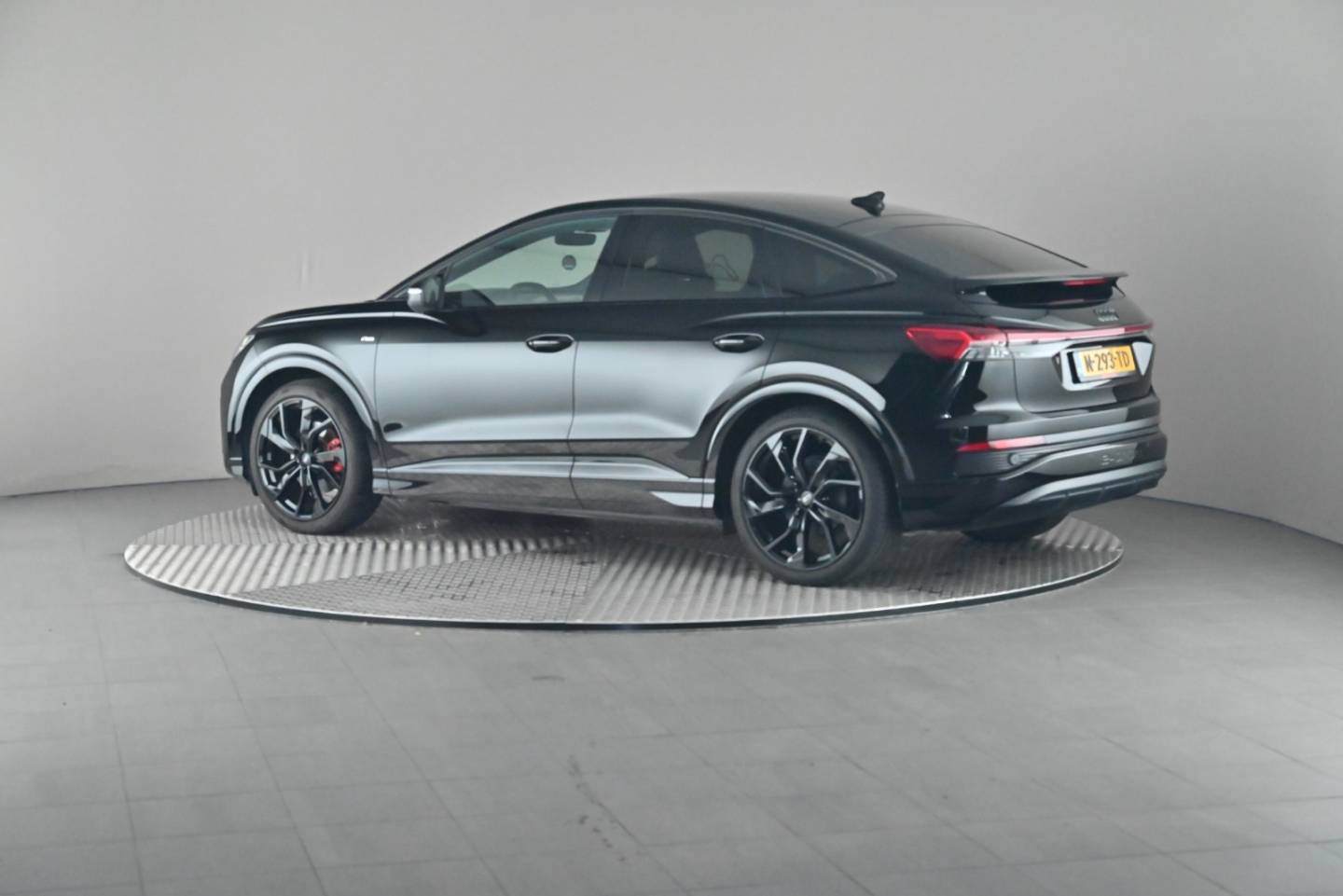 Q4 etron 3