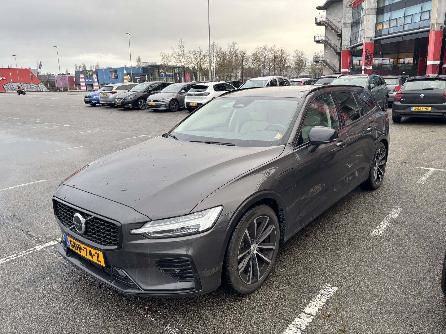 Volvo V60 1.jpg