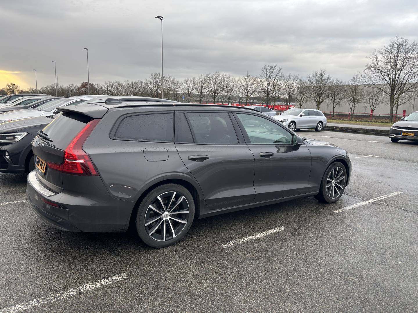 Volvo V60 2.jpg