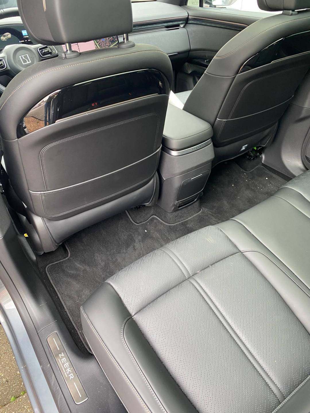 Zeekr 7X TechGrey RWD9.jpg