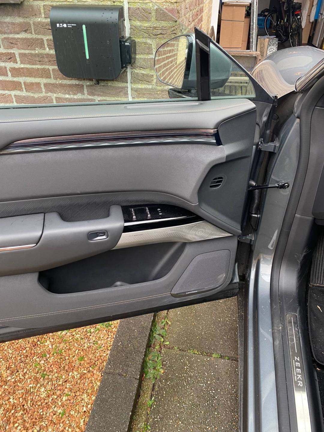 Zeekr 7X TechGrey RWD7.jpg