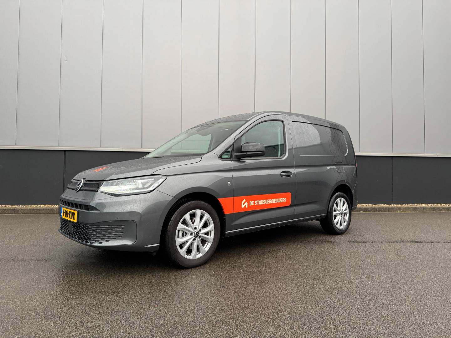 Volkswagen Caddy 1.jpg