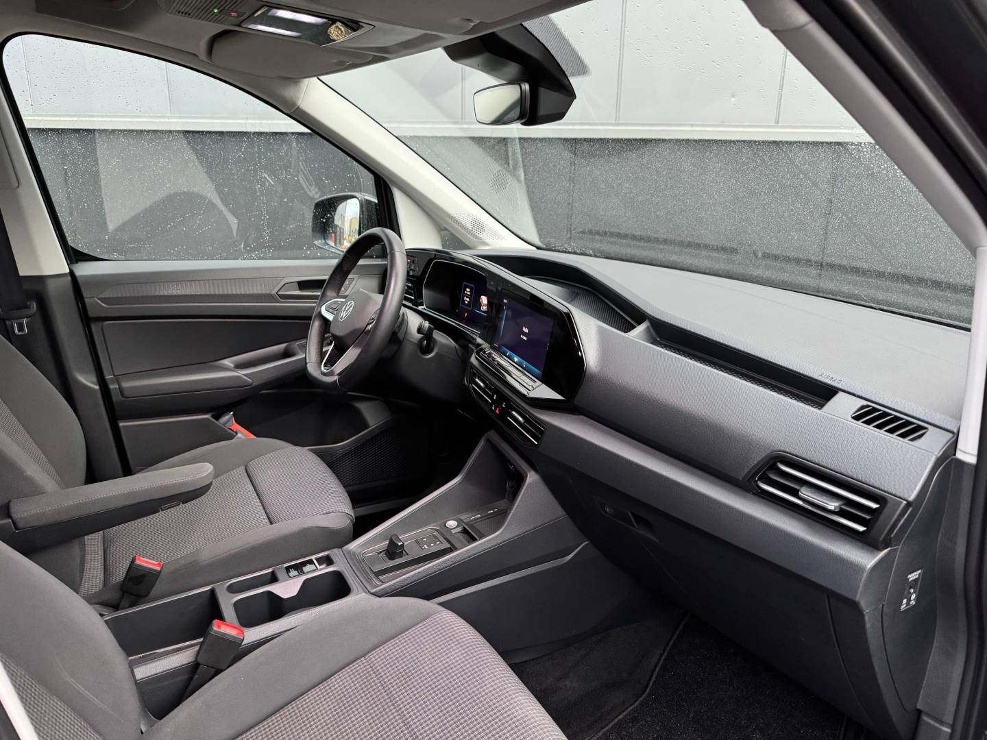 Volkswagen Caddy 2.jpg