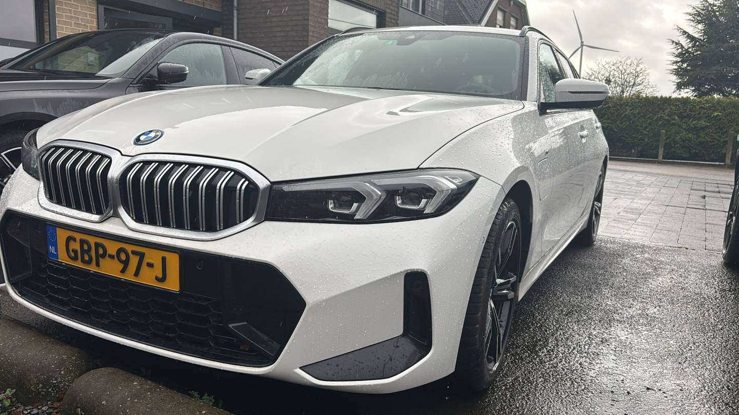 bmw8.jpg