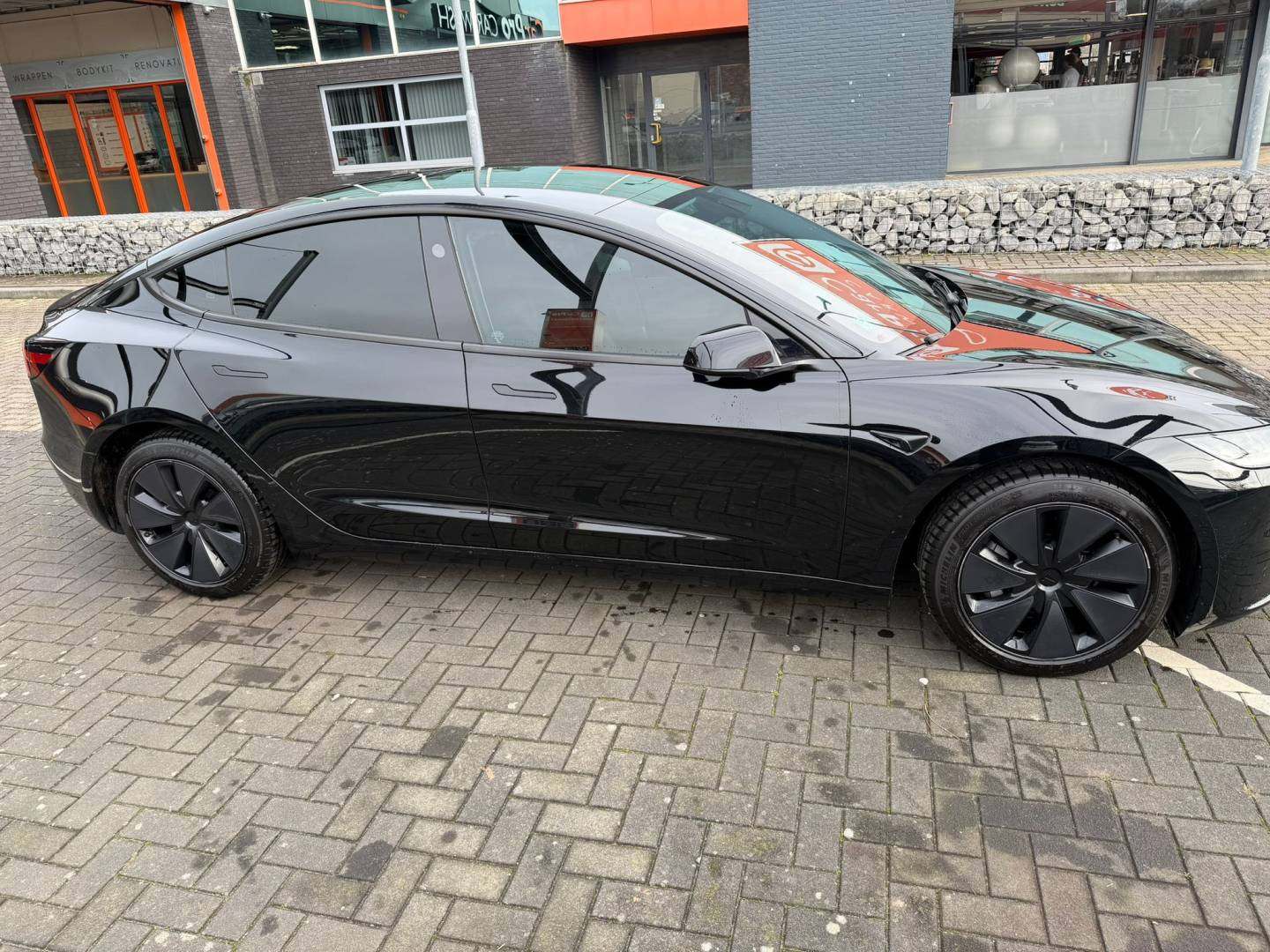 Tesla3.jpg