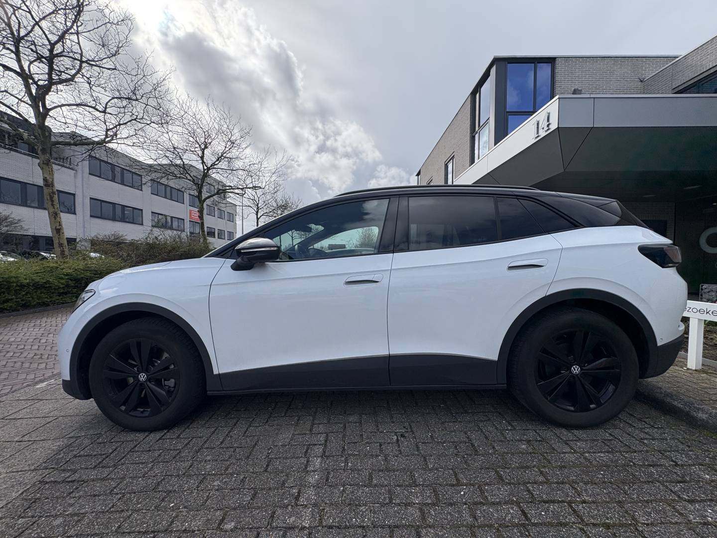 Volkswagen ID.4.4.jpg