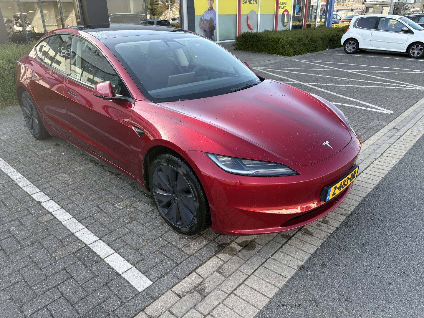 Tesla3.8.jpg