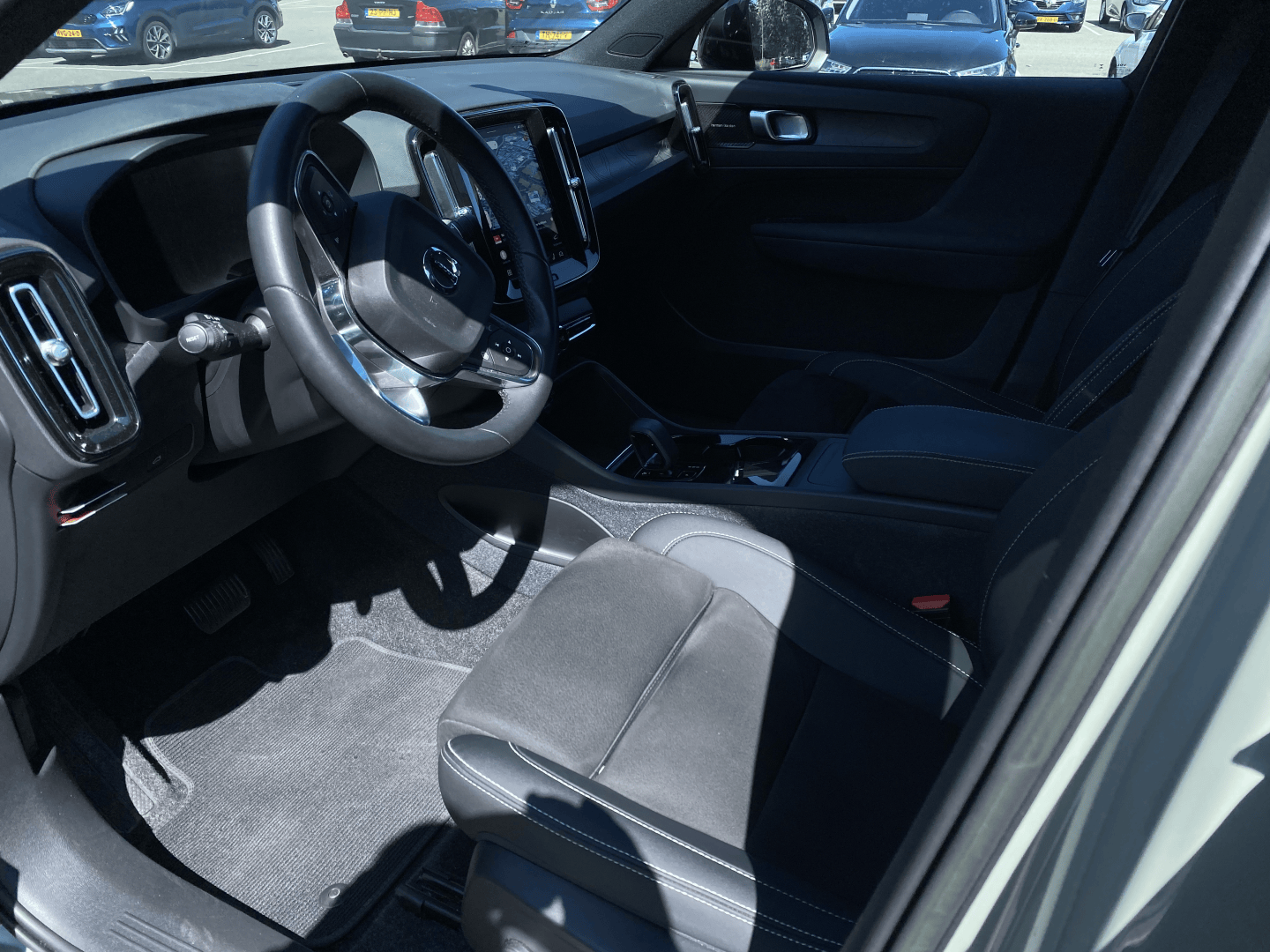 VOLVO XC40 RECHARGE_5.png