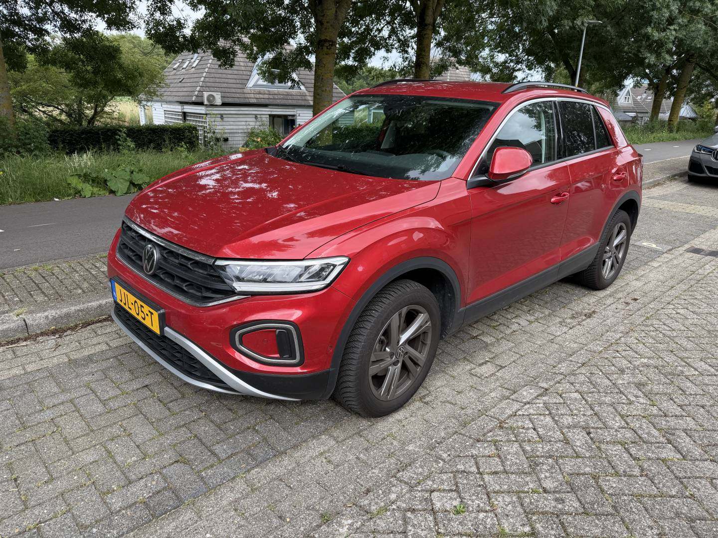 Volkswagen T-Roc 1.jpg