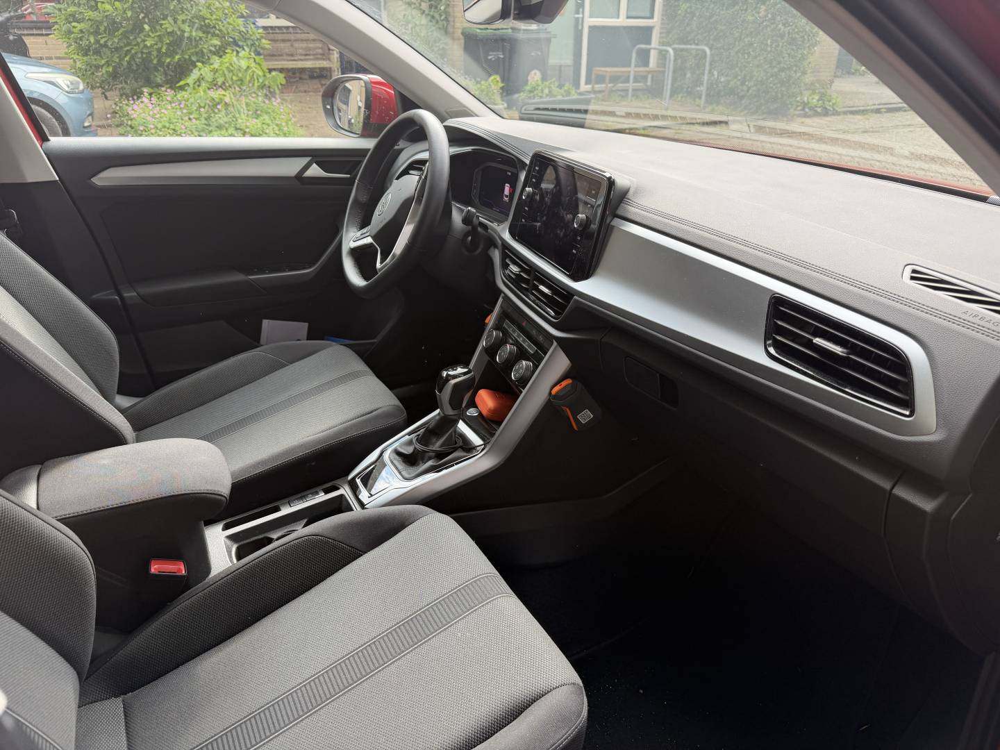 Volkswagen T-Roc 4.jpg