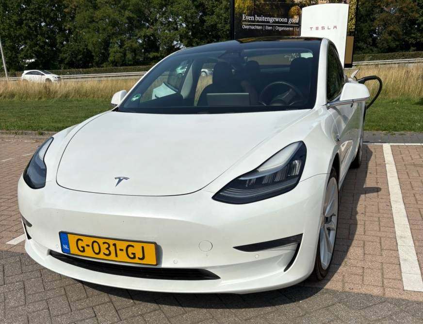tesla1.jpg