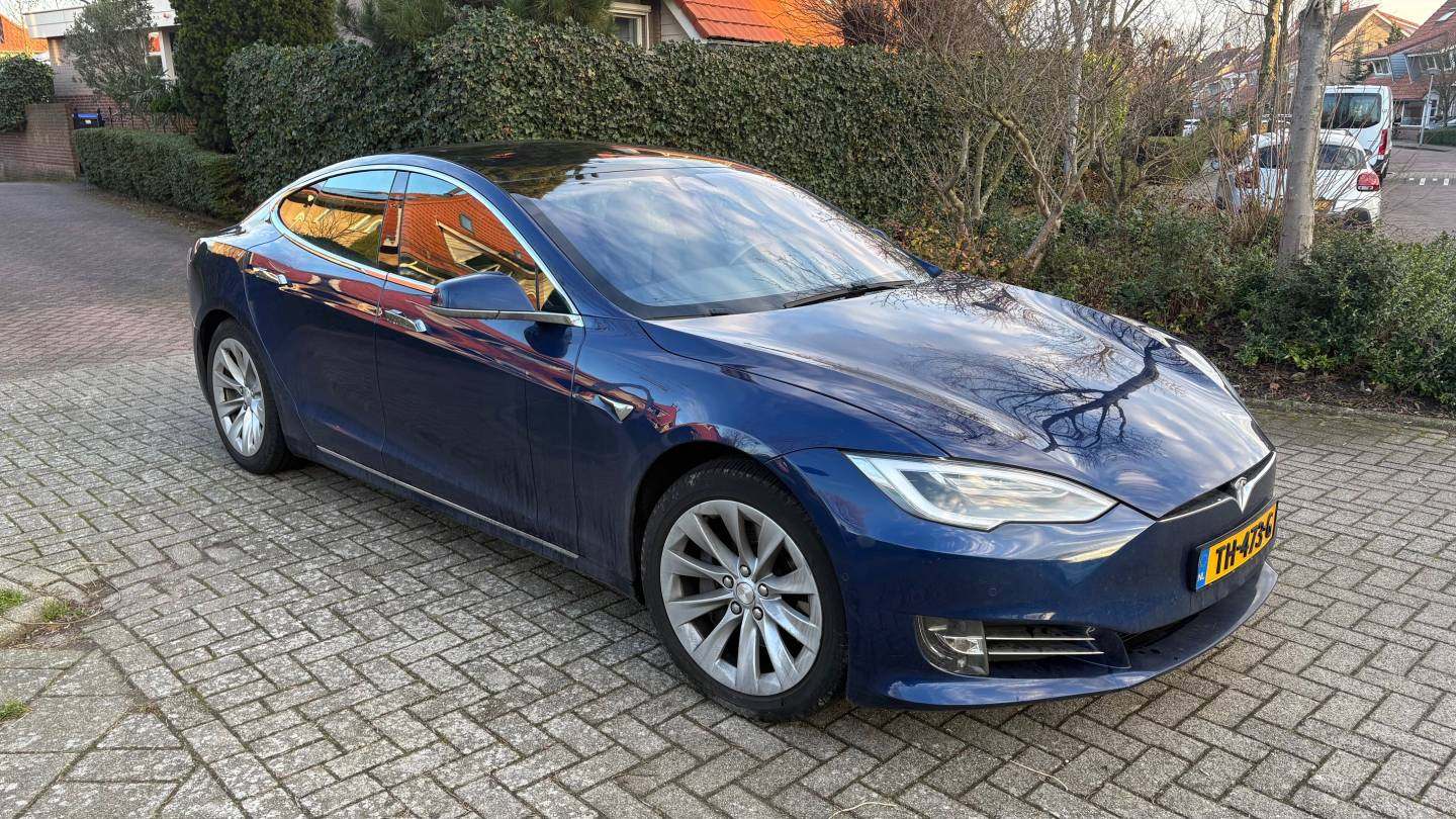 Auto links voor.jpeg