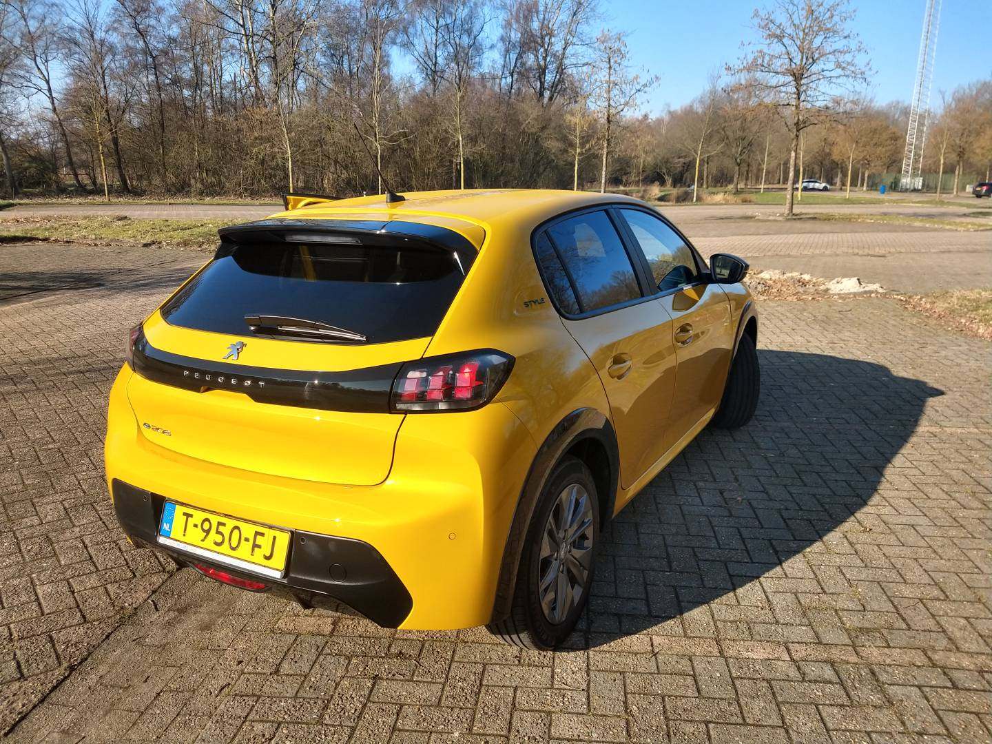 achterkant auto zij.jpg