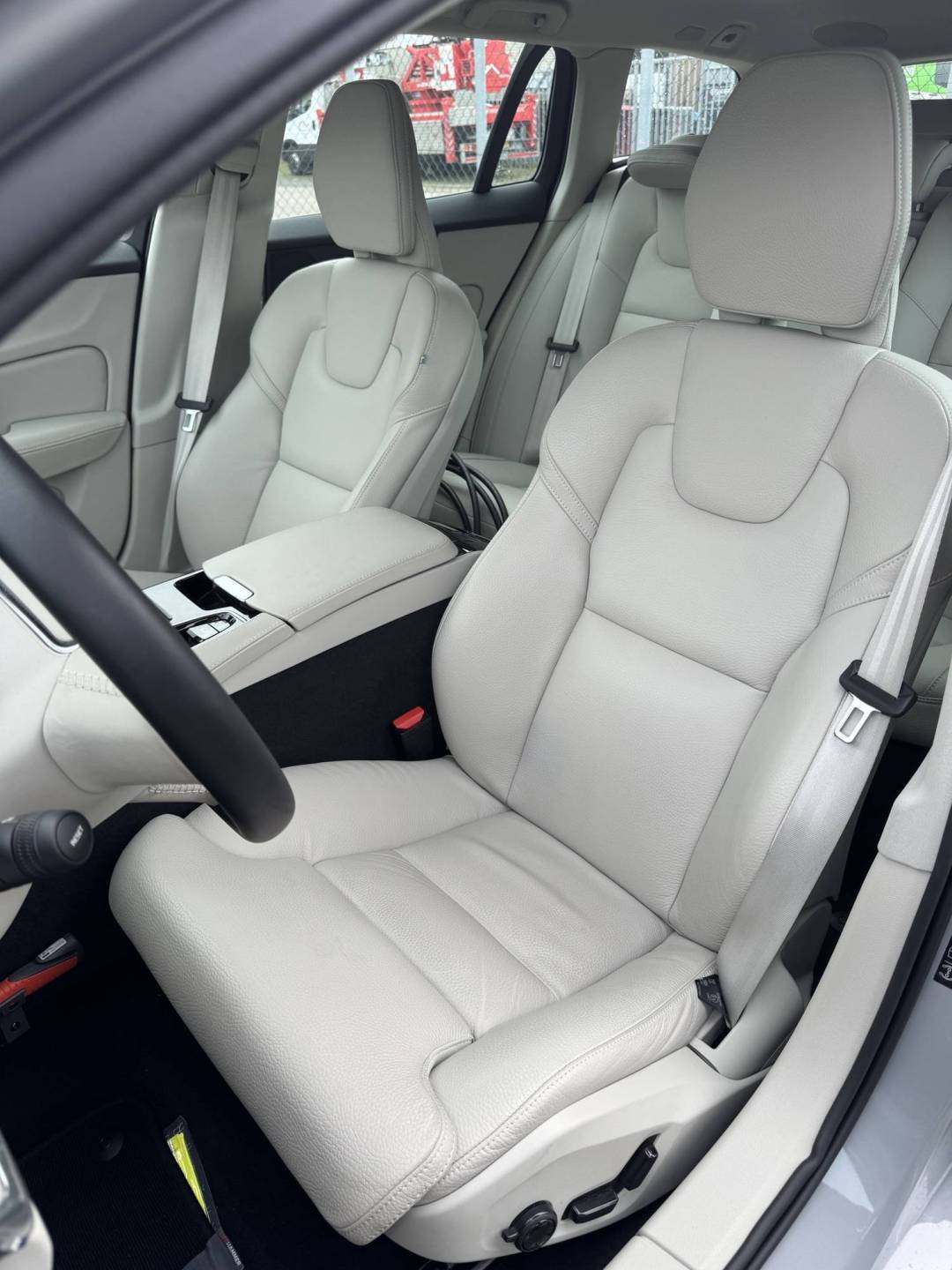 IMG_1666 Volvo V60.jpeg