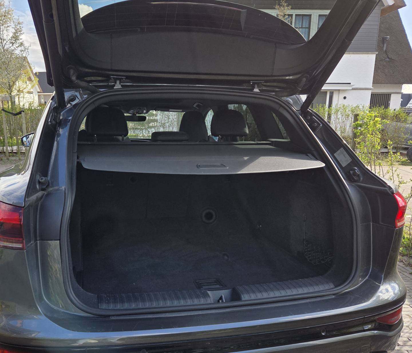 20260405_binnenkant achterbak.jpg