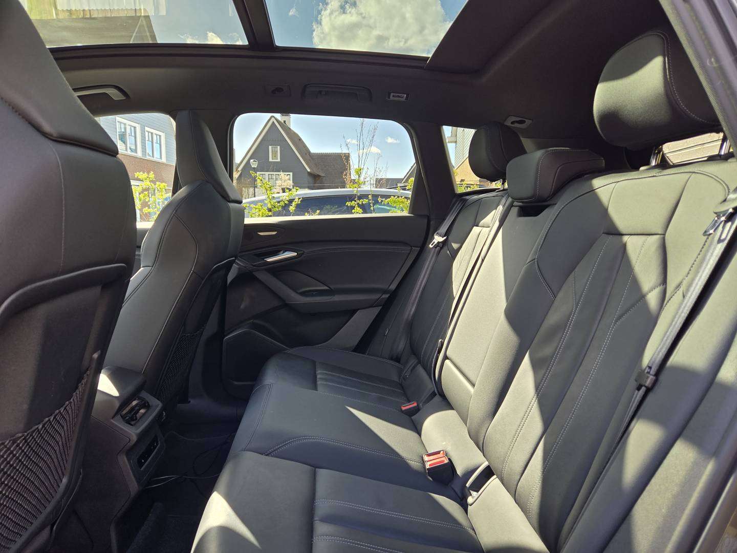 20260405_binnenkant achterbank.jpg