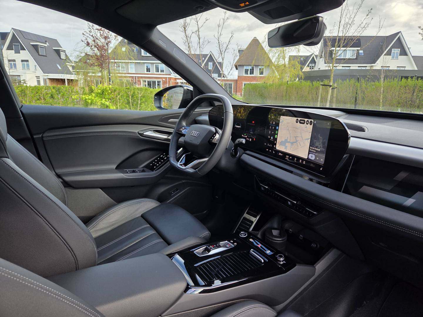 20260405_binnenkant bijrijdersplek.jpg