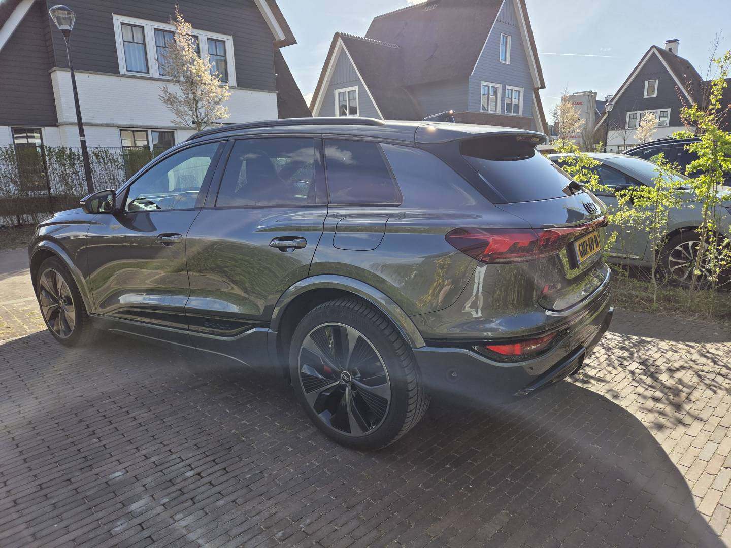 20260405_buitenkant hoek linksachter.jpg