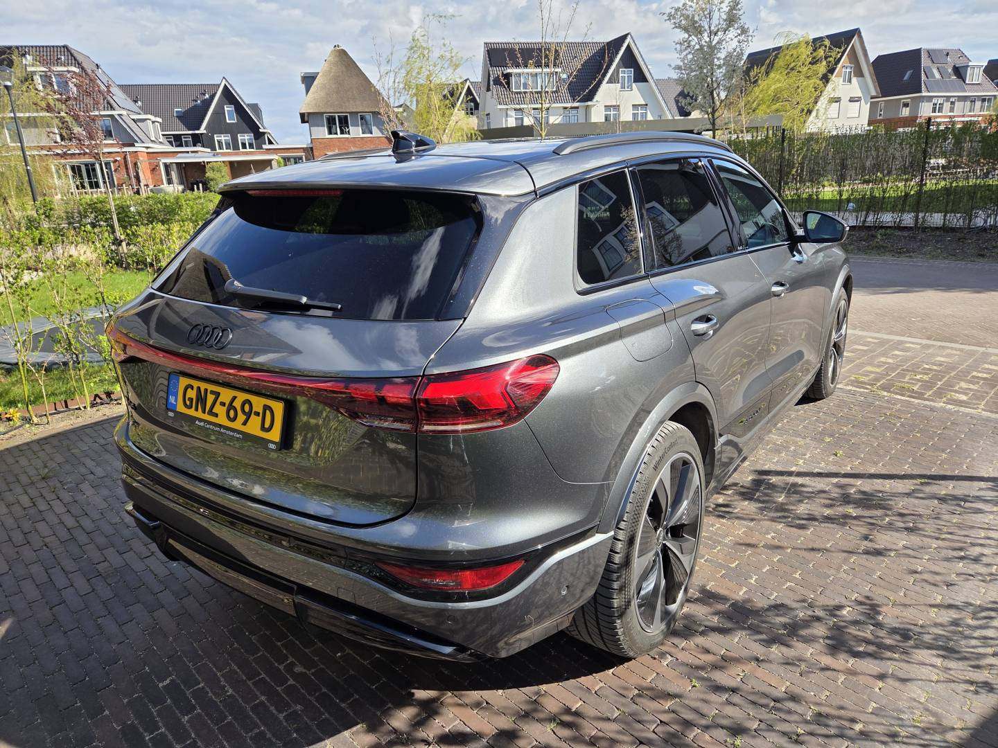 20260405_buitenkant hoek rechtsachter.jpg