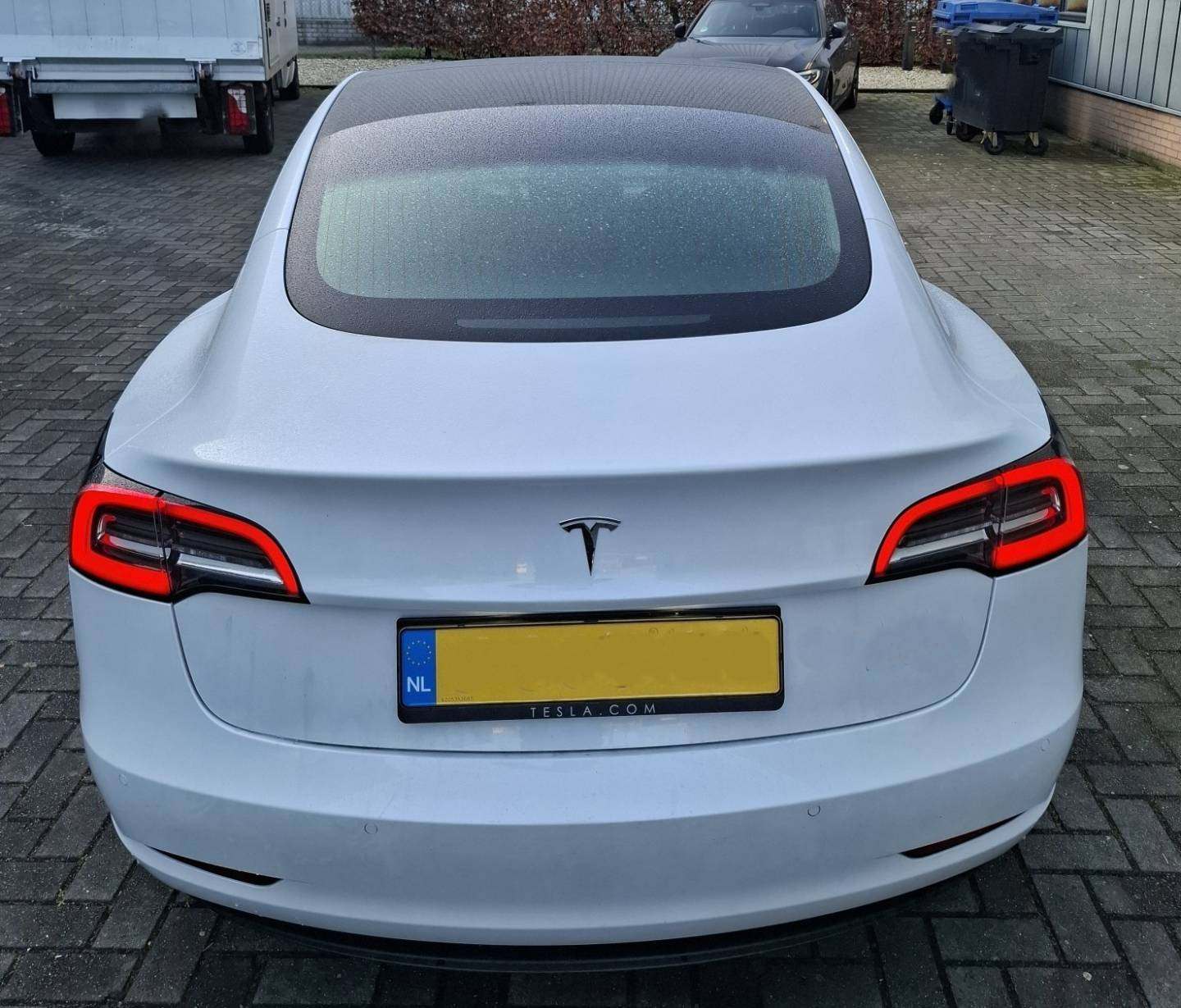 Auto achterzijde 2.jpg