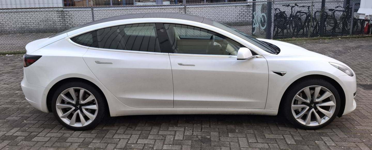 Auto rechterzijde 1.jpg