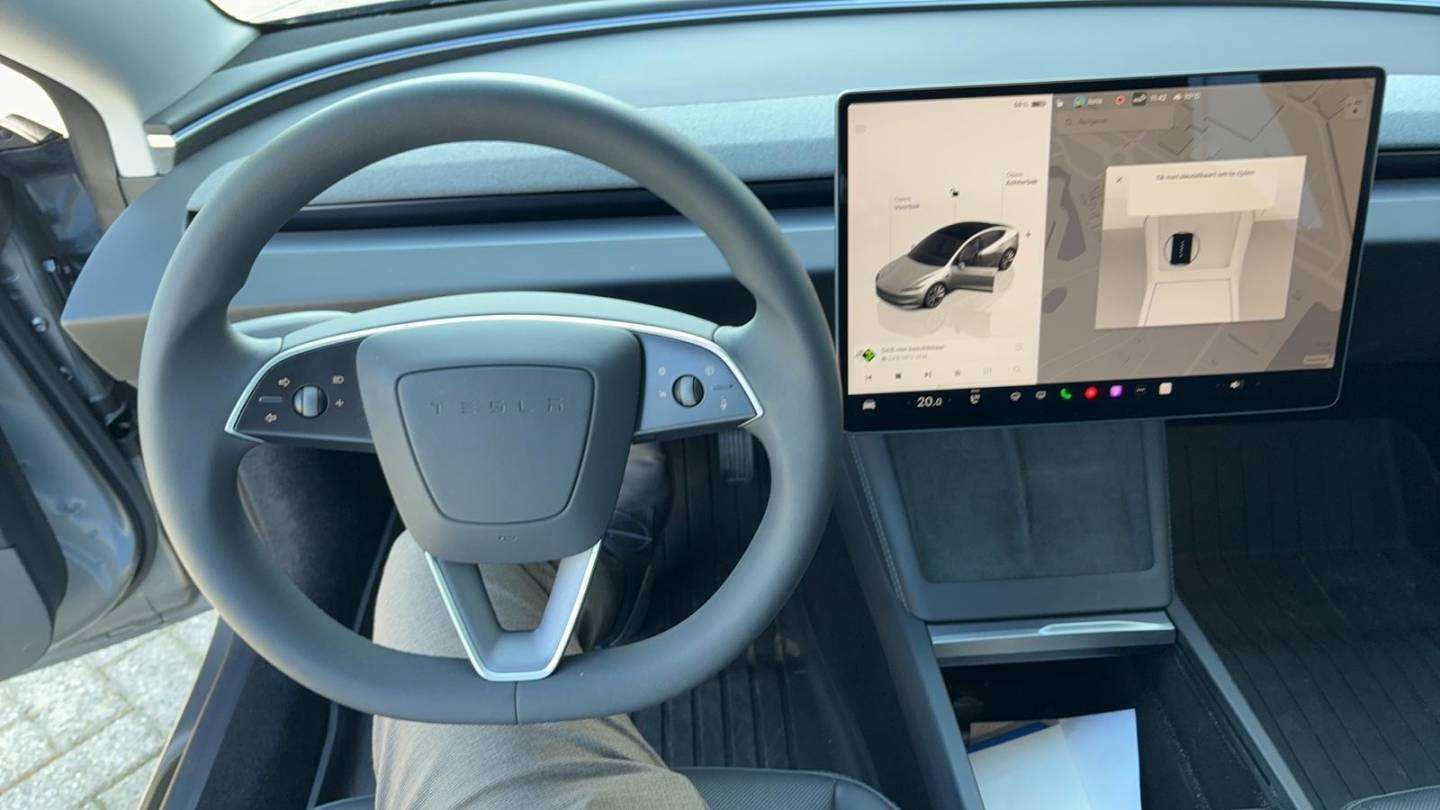 tesla dashboard.jpg