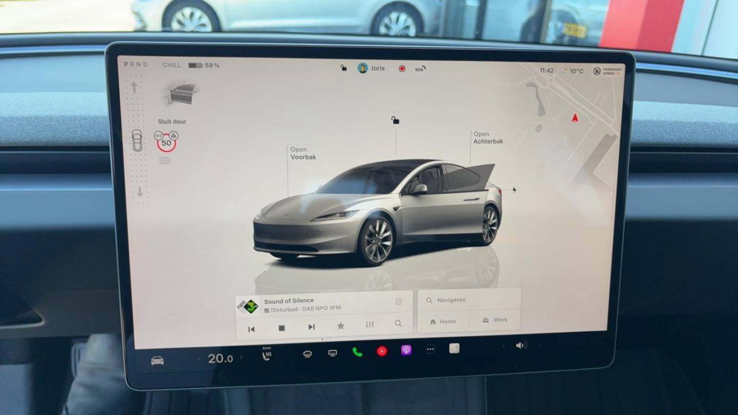 tesla display.jpg