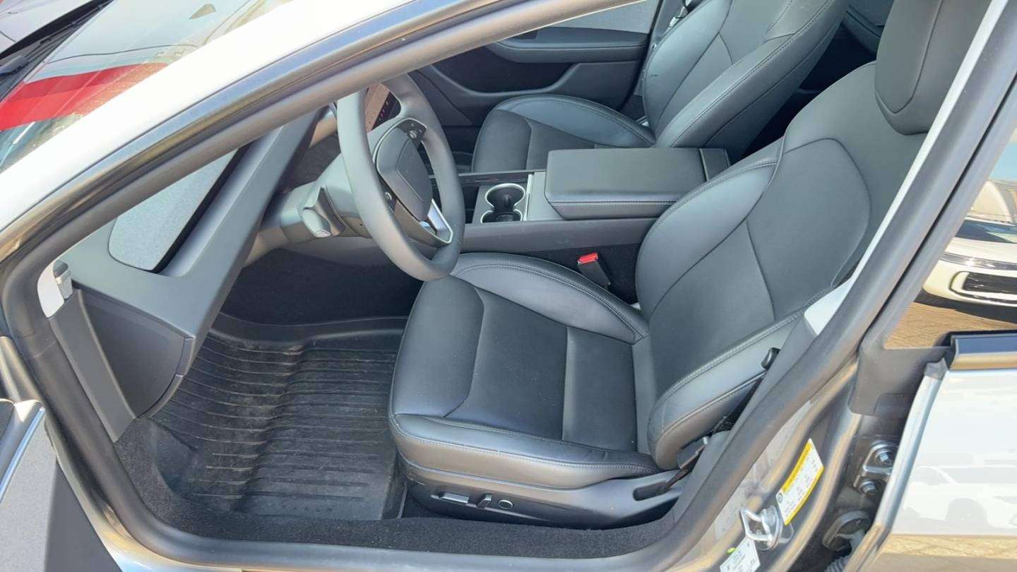 tesla interieur.jpg
