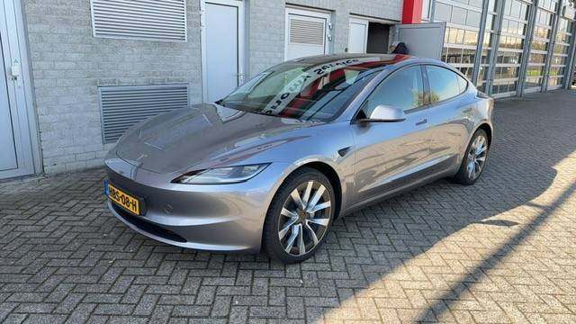 tesla1.jpg