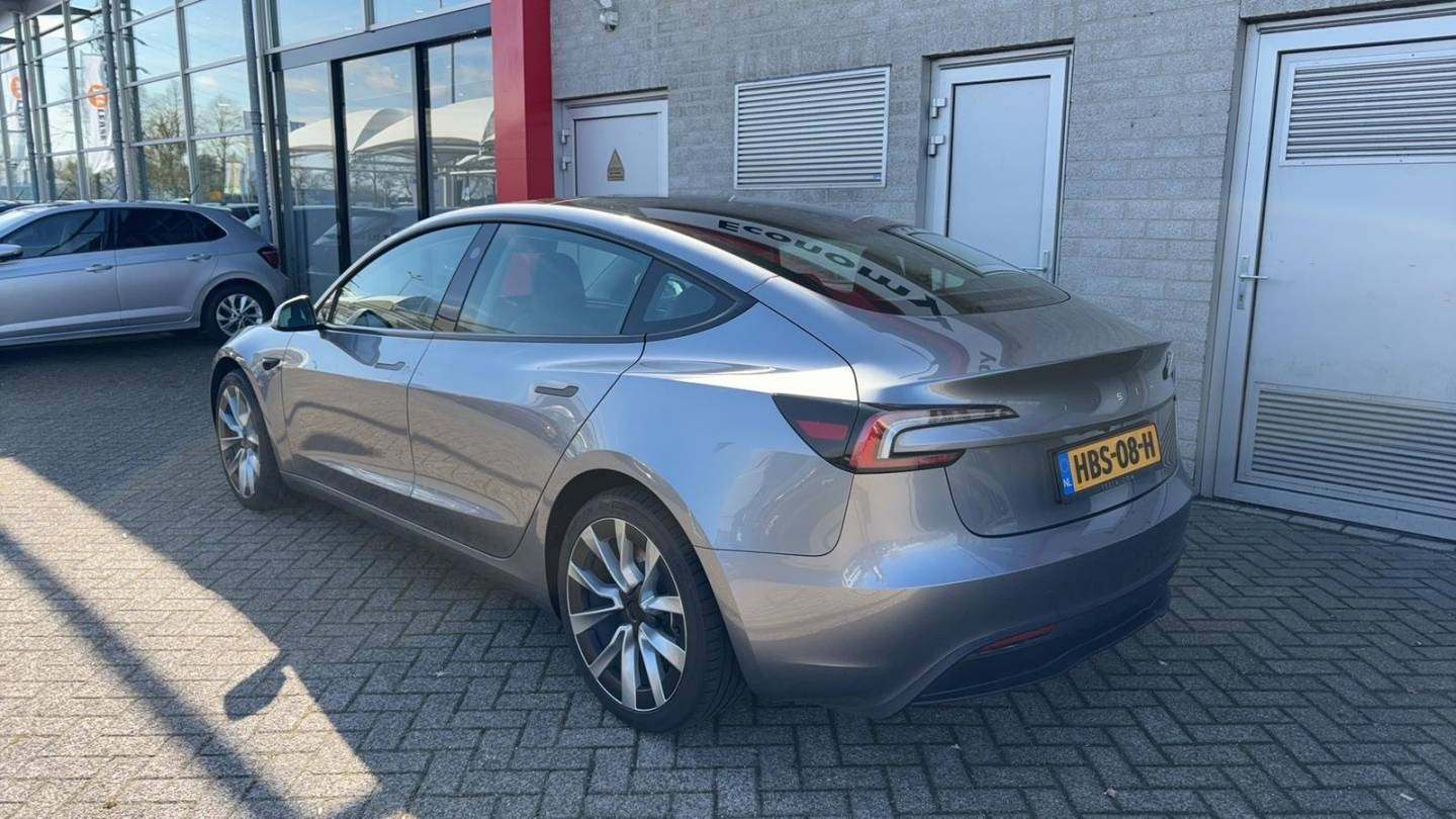 zijkant tesla.jpg