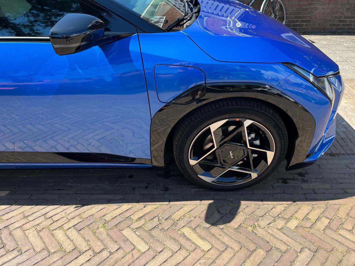 05KIA-EV4-side-wheel.jpeg