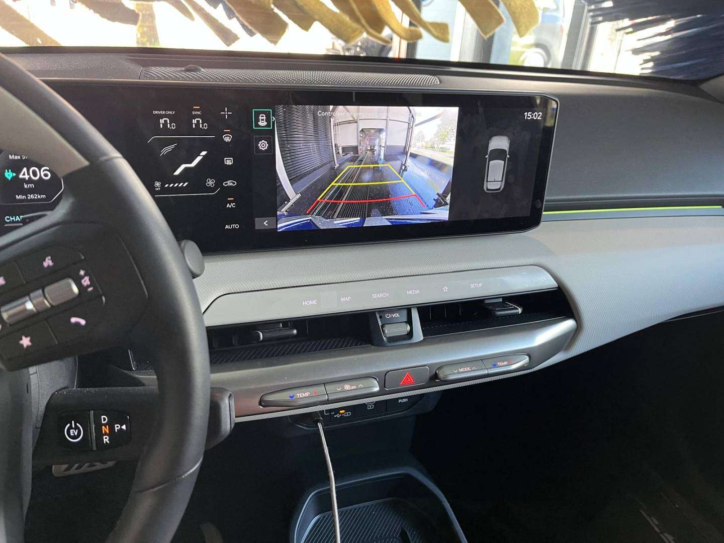 08KIA-EV4-inside-middlefrontdesk.jpeg