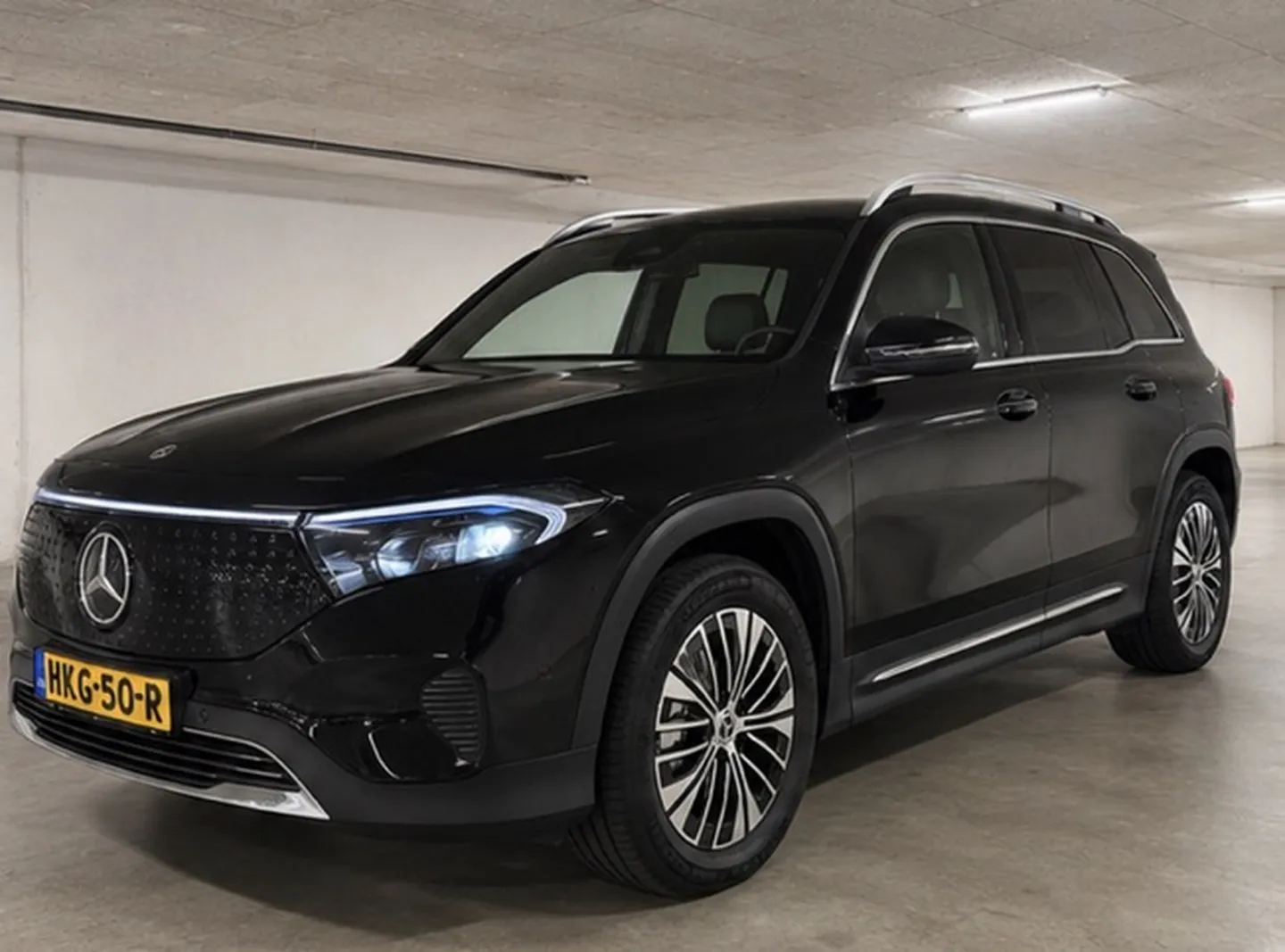 Mercedes_EQB_schuin_vooraanzicht_1600px.jpeg