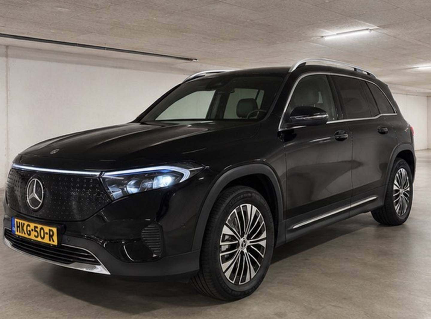 Mercedes_EQB_schuin_vooraanzicht_1600px.jpeg