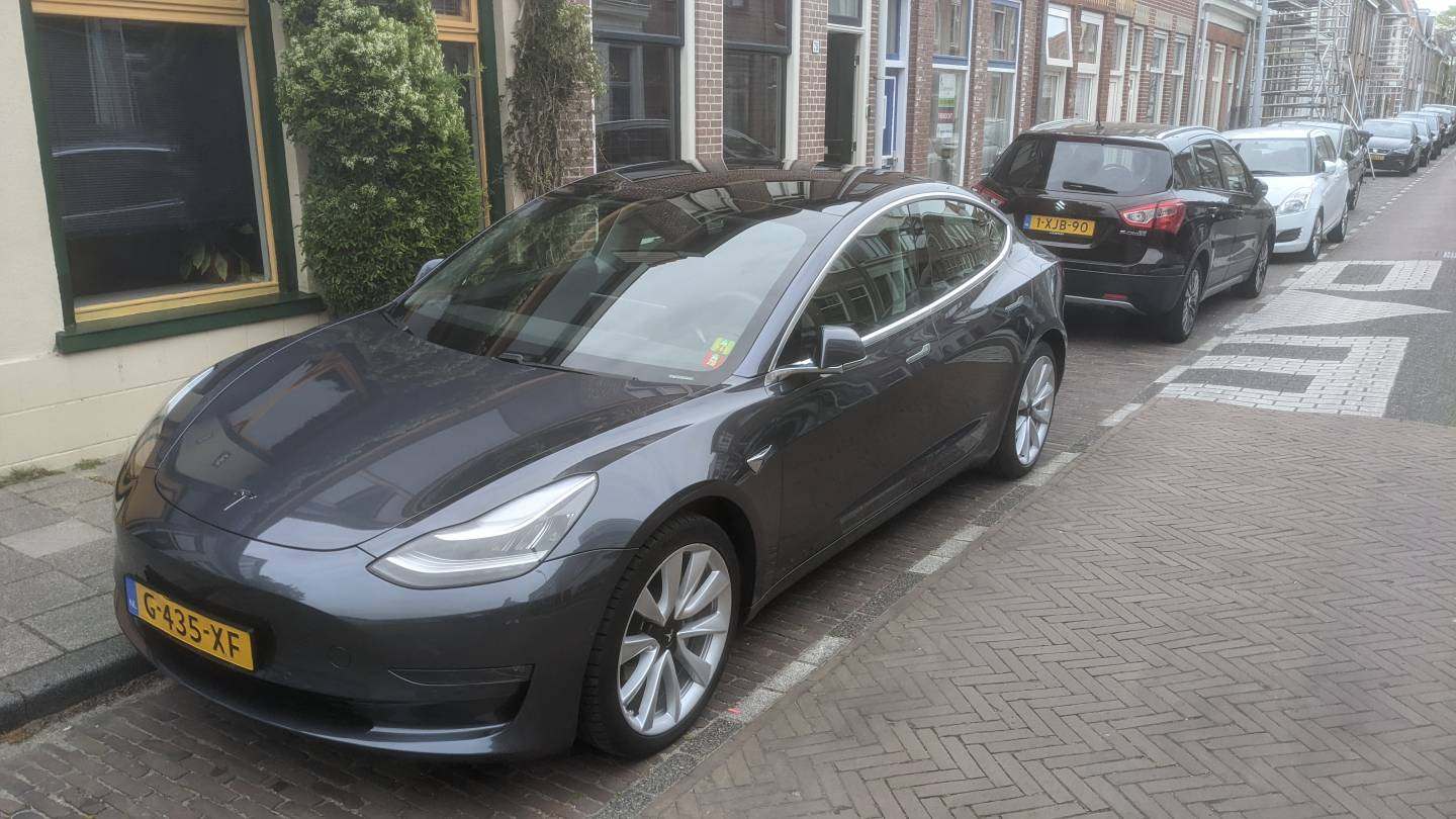 Tesla linksvoor.jpg