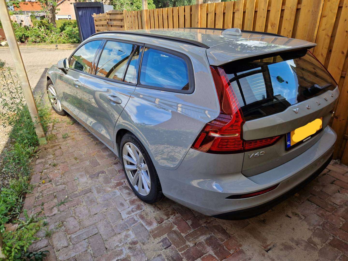 Volvo achter.jpeg