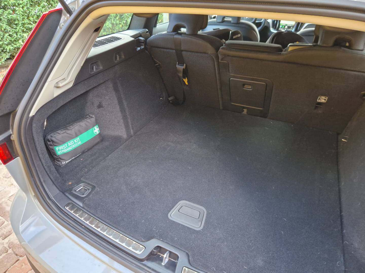 Volvo achterbak 2.jpeg
