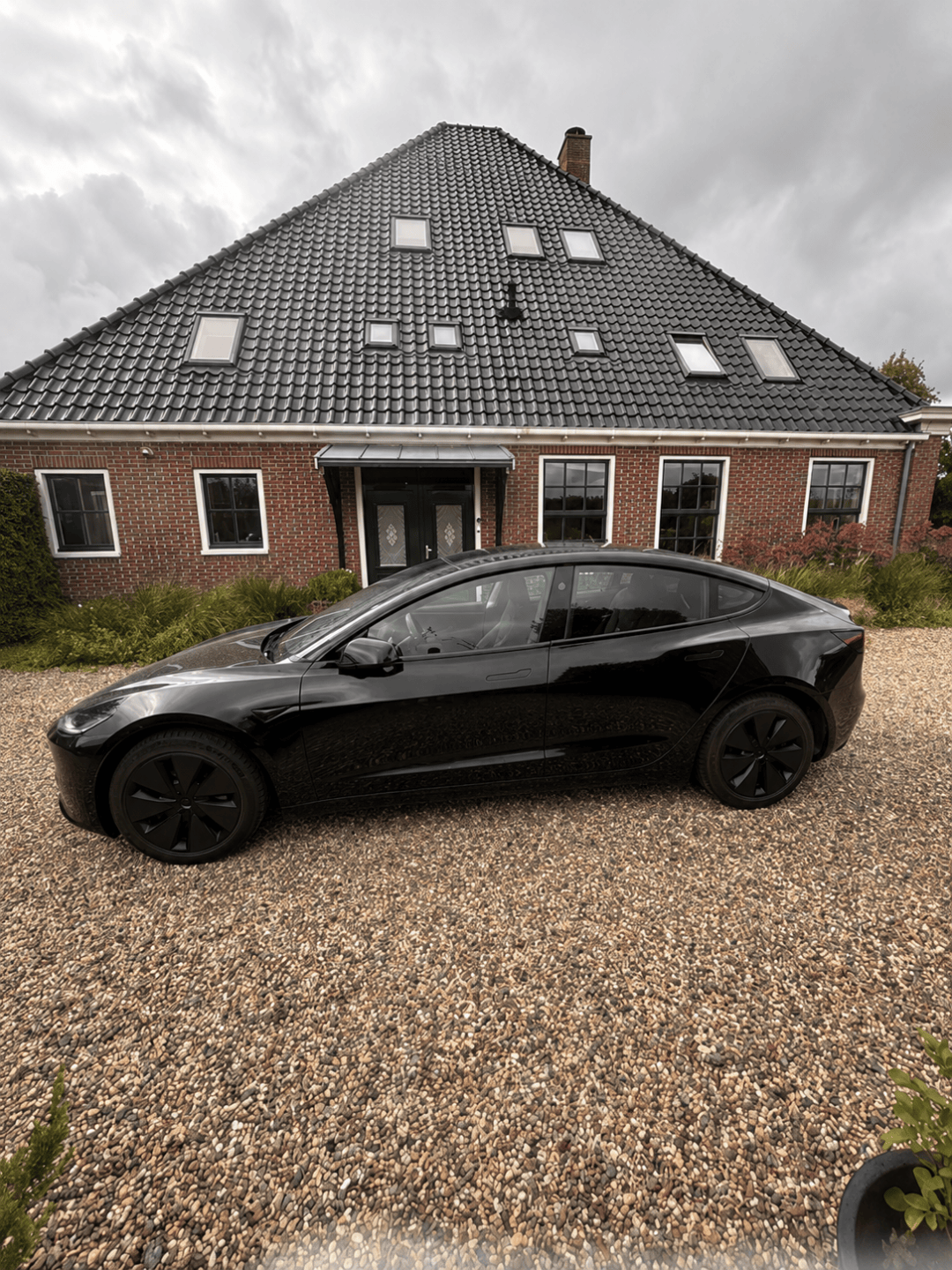 Tesla linkerzijkant.png